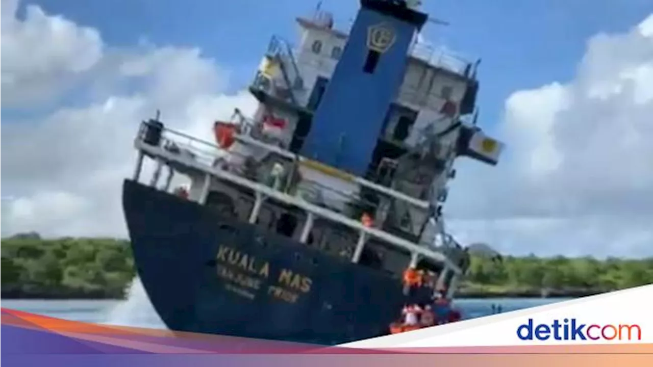 Kapal Kargo MV Kuala Mas Tenggelam di Teluk Kupang, 20 ABK Dievakuasi