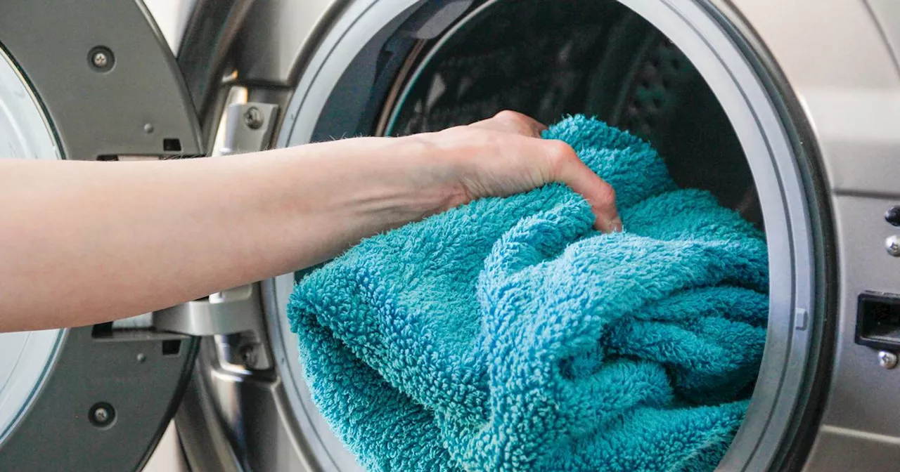 Tips to dry clothes indoors and mistake that can cause 'mould' to grow