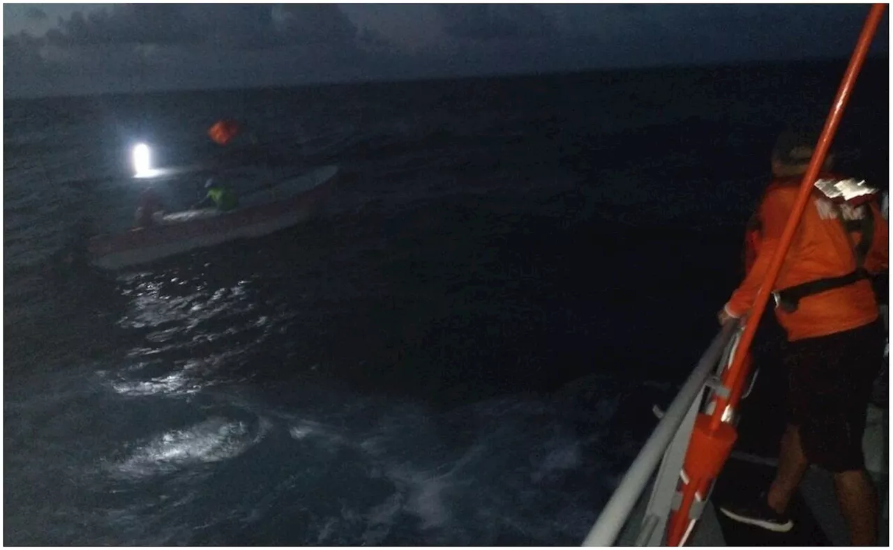 Elementos de la Marina rescatan a dos pescadores en Progreso, Yucatán; llevaban más de 12 horas varados en su lancha