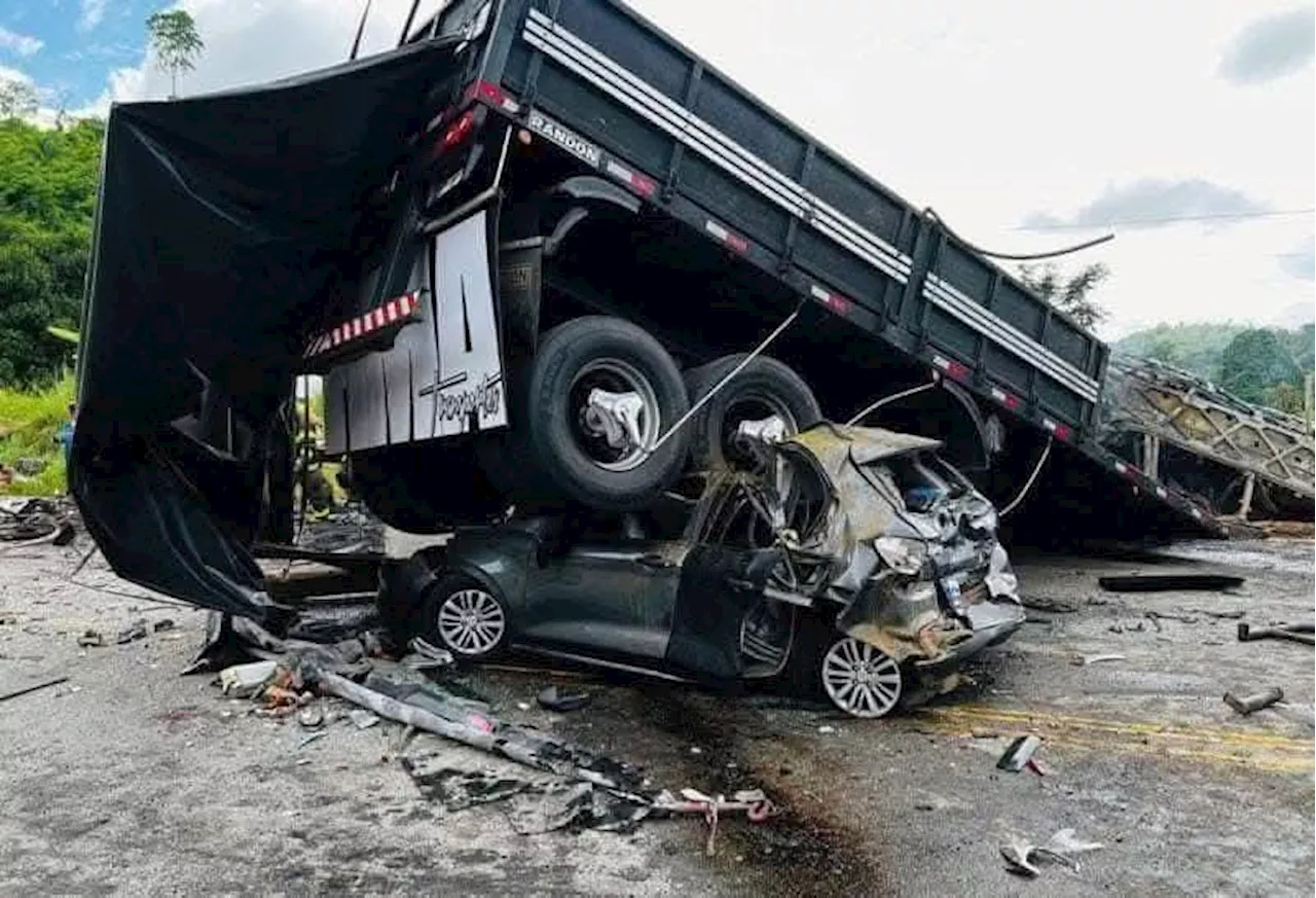 Tragedia en Brasil: 38 personas murieron en accidente de un bus que se incendió