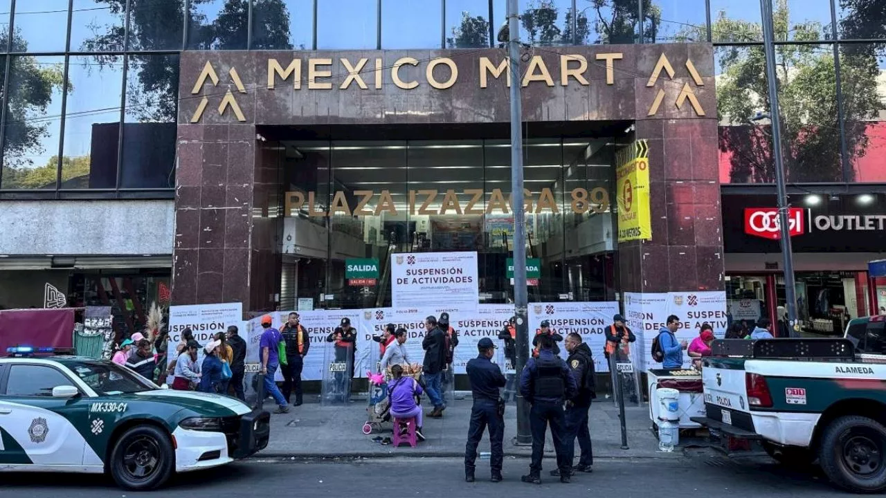 Comerciantes de Plaza Izazaga 89 bloquean Izazaga y 5 de febrero, piden reapertura