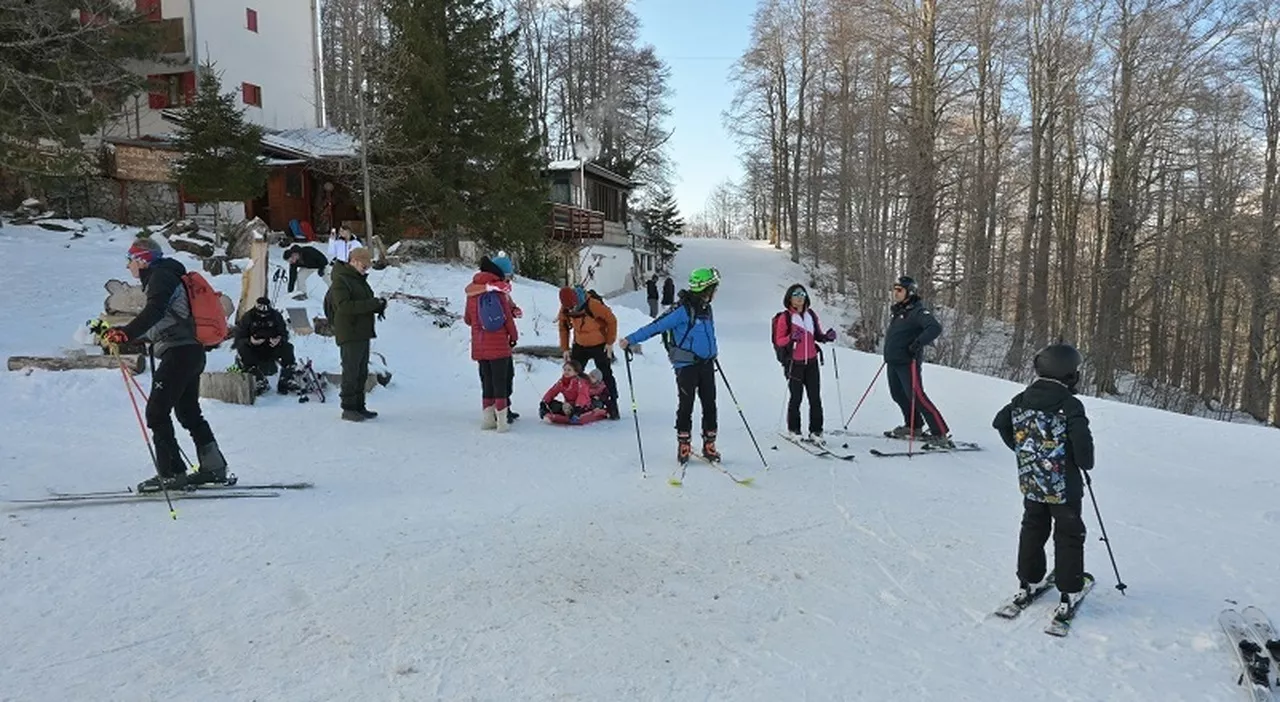 Terminillo, 4 piste aperte: si lavora per la fiaccolata del 31. Impianti fermi a Leonessa: non si sa chi possa