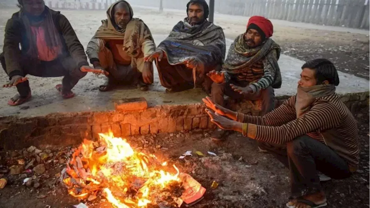 Winter: कश्मीर में ठंड से जम गए झरने, दिल्ली में 1º पहुंचा पारा; अगले तीन दिन यूपी-हरियाणा में छाएगा घना कोहरा