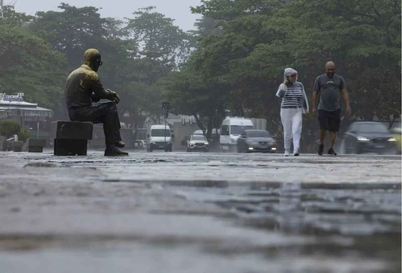 Chove forte no Rio e transportes públicos são afetados