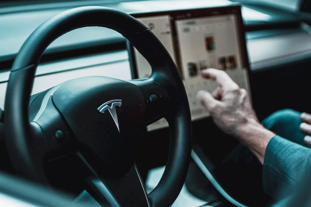 Tesla : pannes en cascade pour les nouveaux ordinateurs de bord HW4