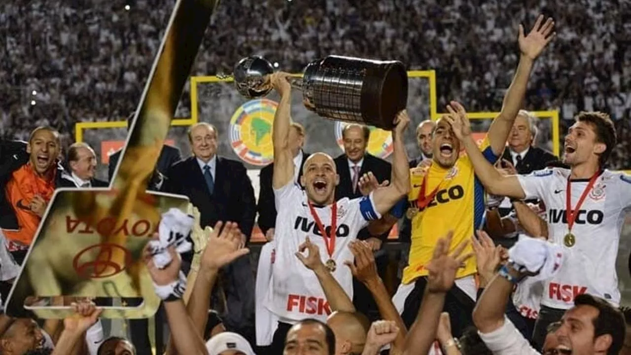 Campeão em 2012, ex-Corinthians vê time como forte candidato à Libertadores