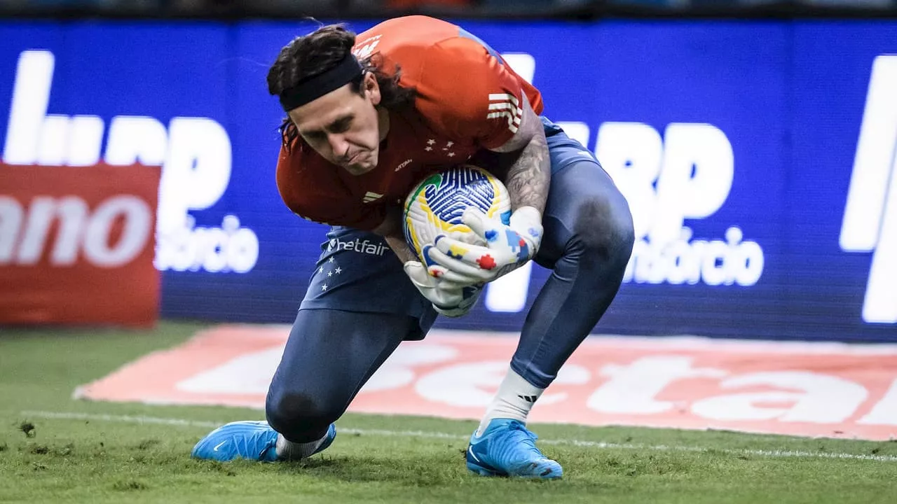 Mercado da bola: Cruzeiro acerta venda de goleiro titular em 2024