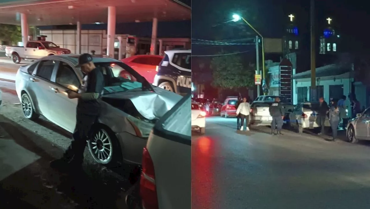 Conductor ebrio se impacta contra 4 autos estacionados en La Laguna