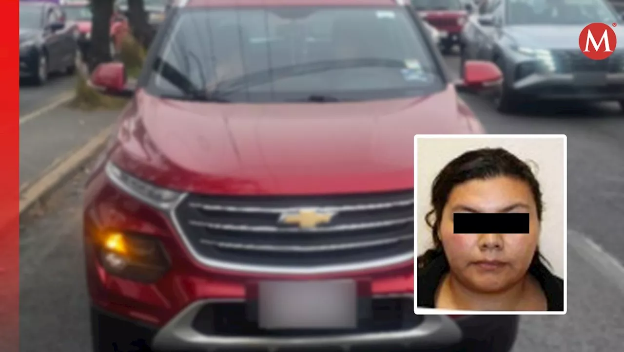 Detienen a mujer en posesión de camioneta robada en Metepec