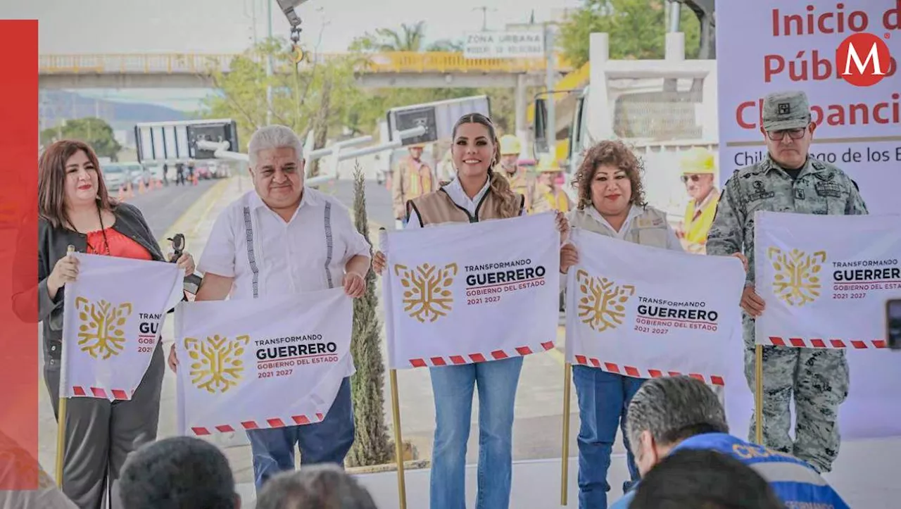 Evelyn Salgado pone en marcha la iluminación con alumbrado solar en Boulevard Chilpancingo-Petaquillas