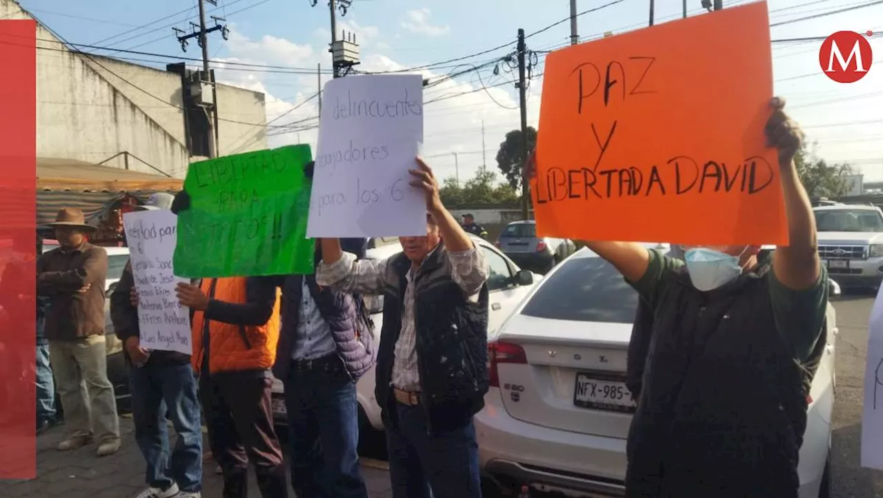 Exigen libertad de taxistas detenidos en Almoloya de Juárez