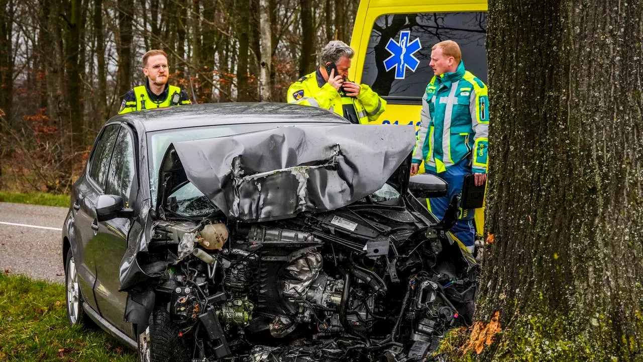 112-nieuws: vrouw gewond na botsing met auto • grond op de N640