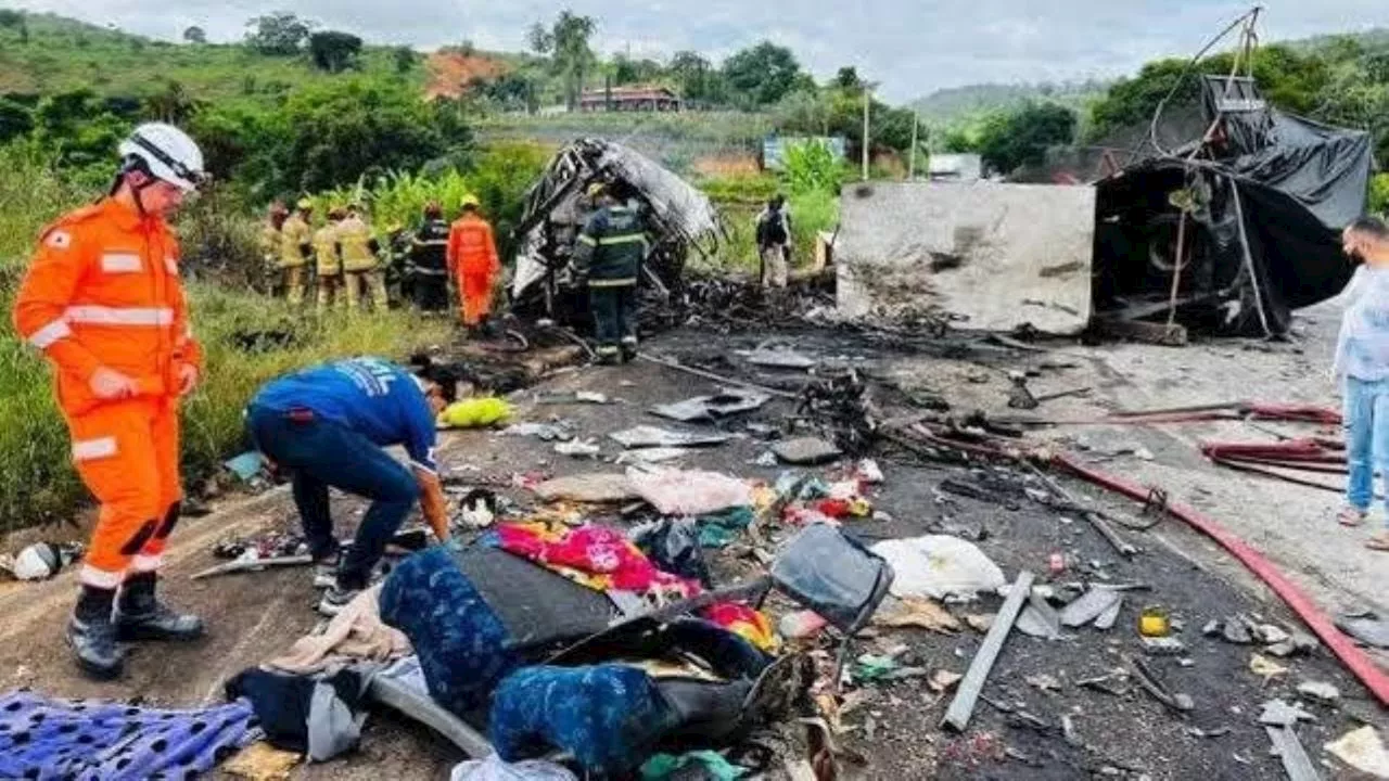 Mueren 38 personas en un choque entre un autobús de pasajeros y un camión en Brasil