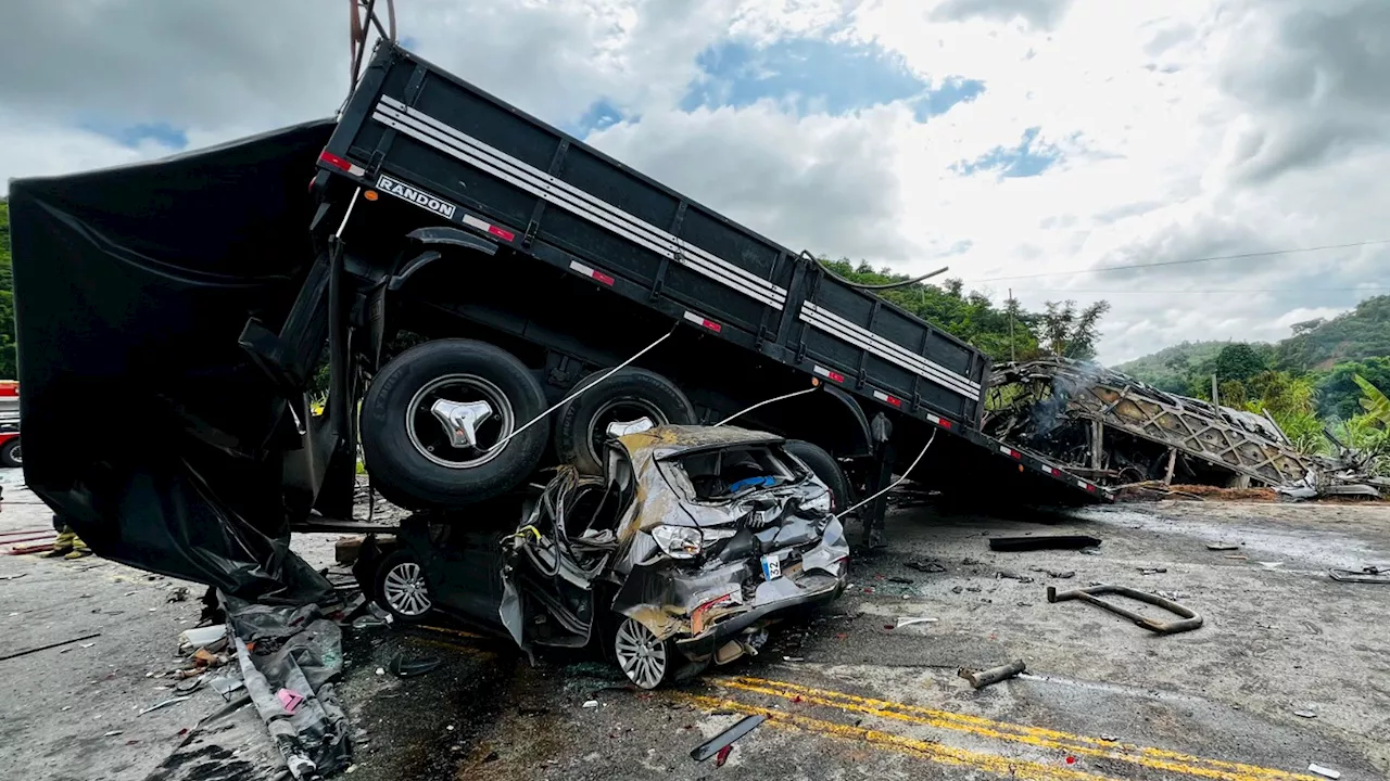 Al menos 37 muertos en un aparatoso accidente de tráfico en el estado brasileño de Minas Gerais