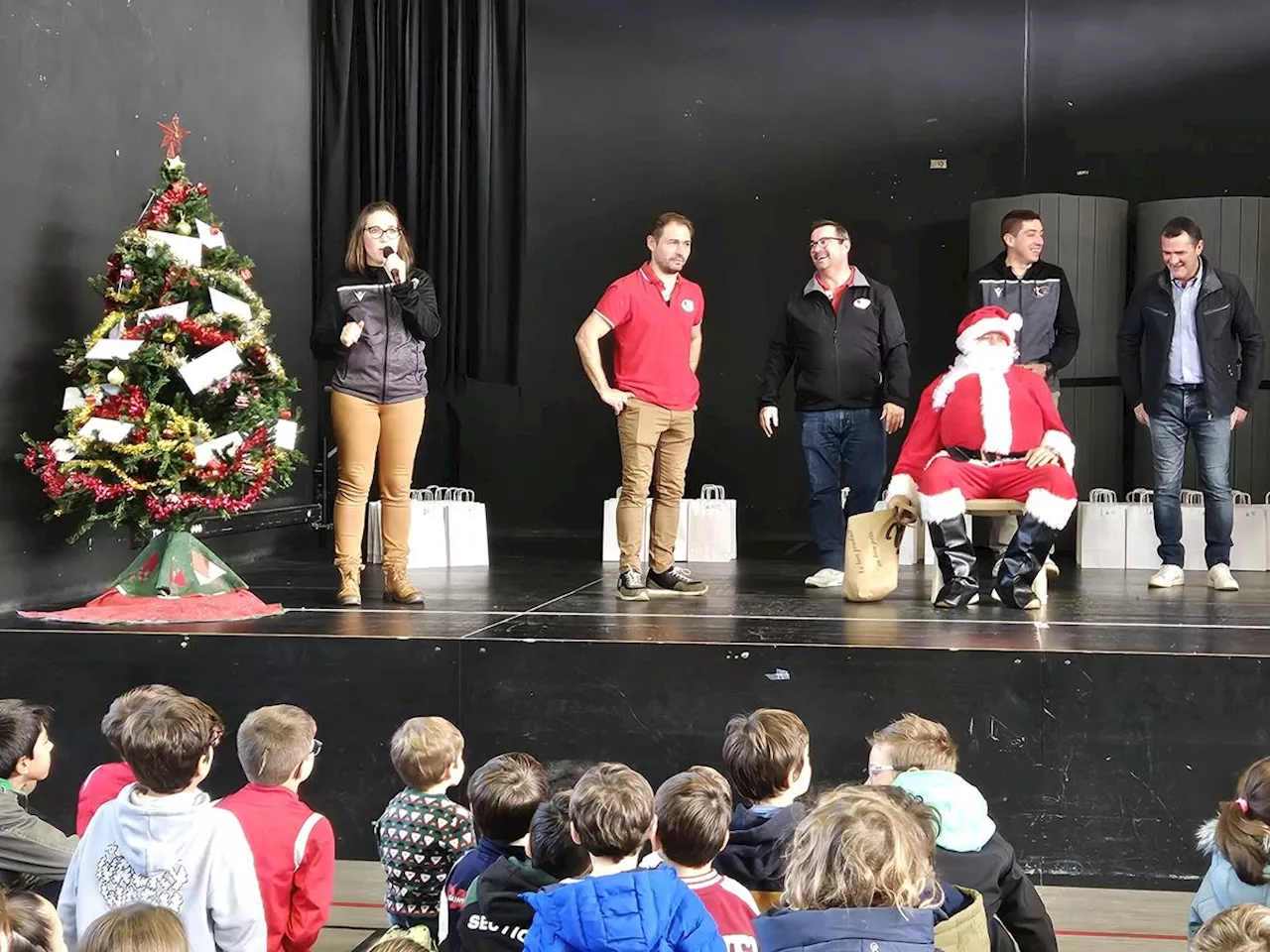 Lons : le Noël du RC Lons, la grande famille de l’école de rugby