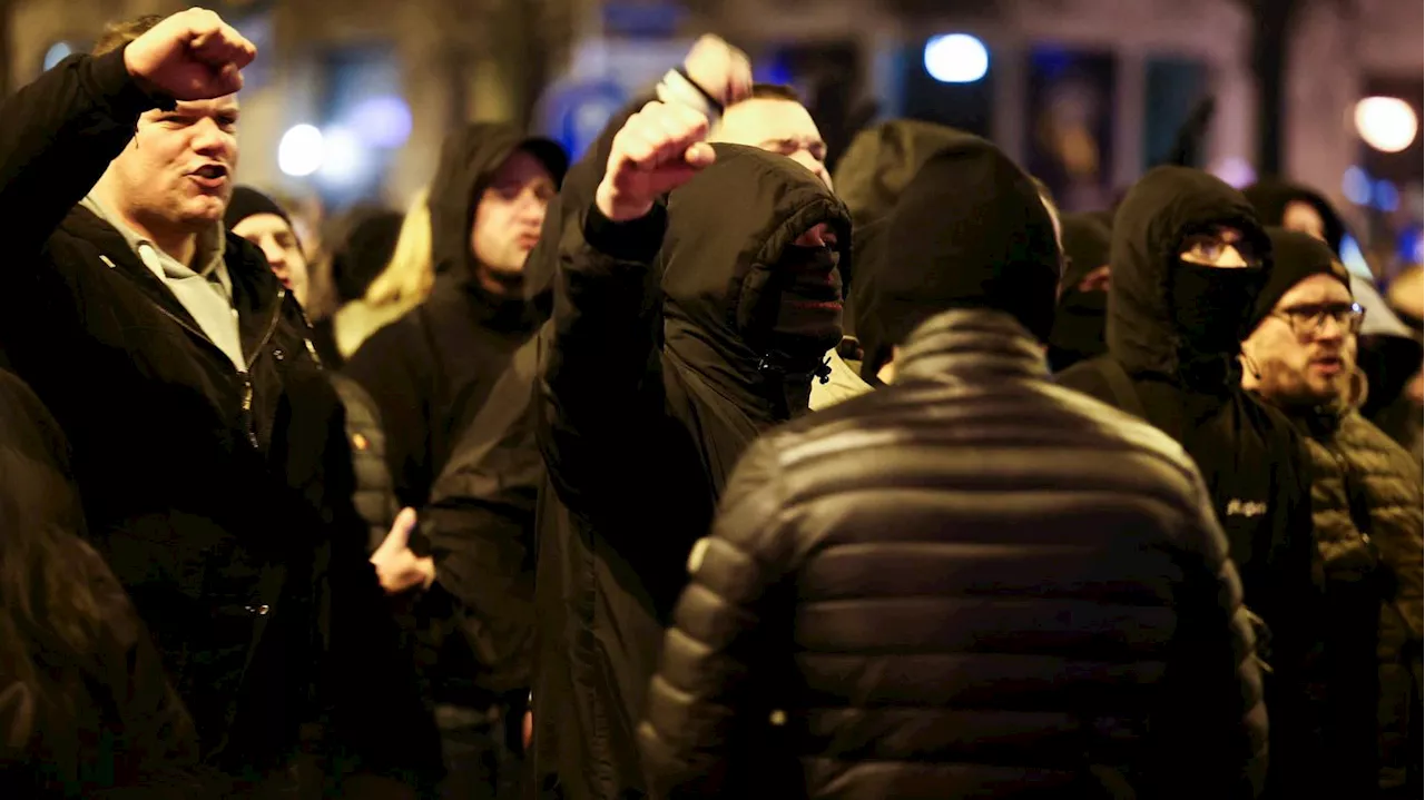 Angespannte Stimmung nach Anschlag: Rund 1000 Menschen bei rechtsextremer Demo an zentralem Magdeburger Platz