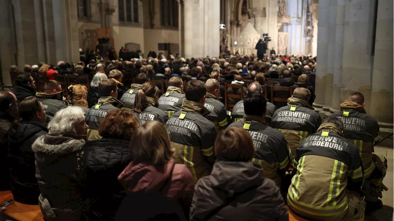 Trauer um die Opfer des Anschlags: Viele Menschen beteiligen sich an Gedenken in Magdeburg