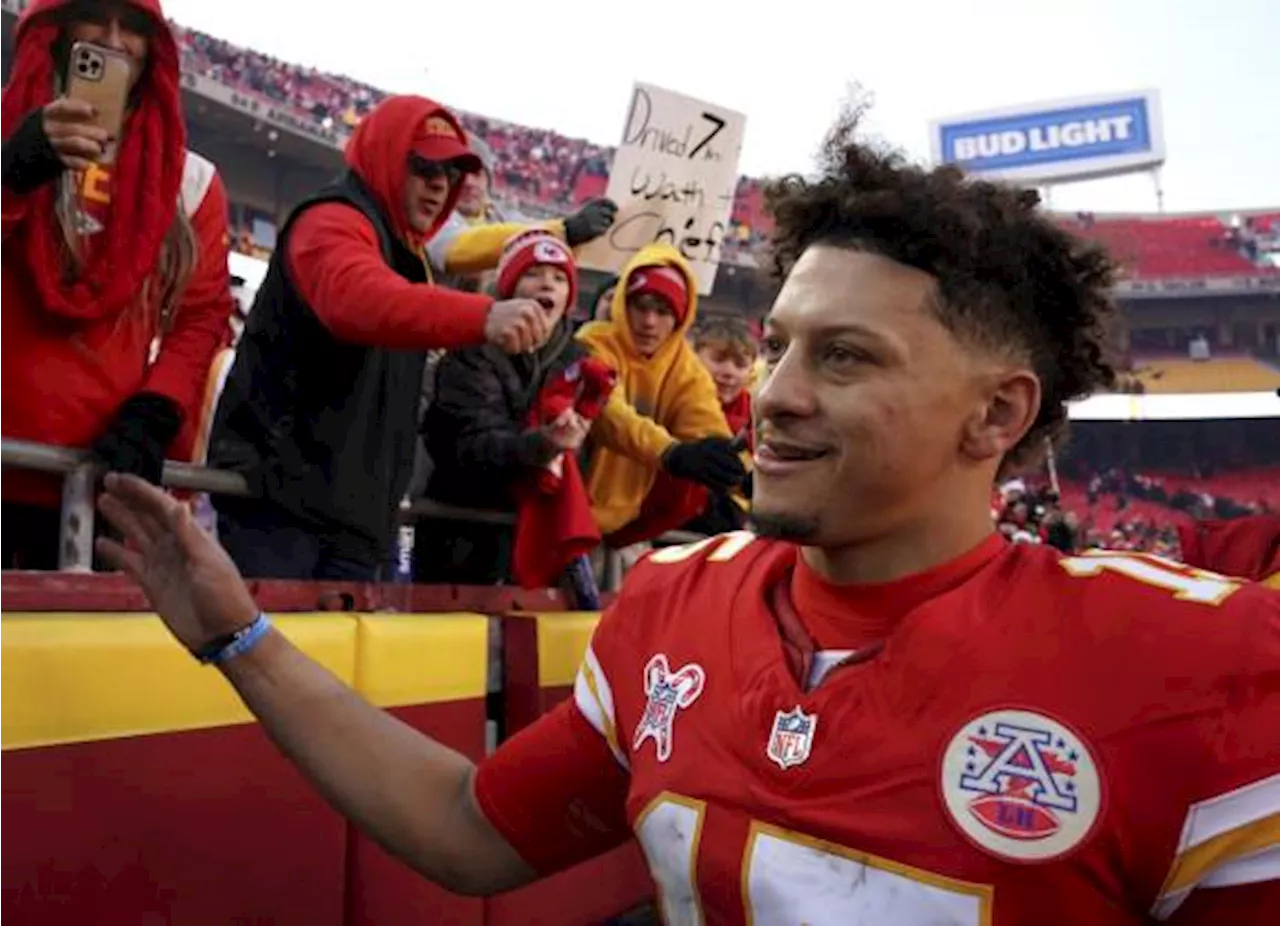 Chiefs terminan invictos en Kansas City y se acercan al liderato de la Americana