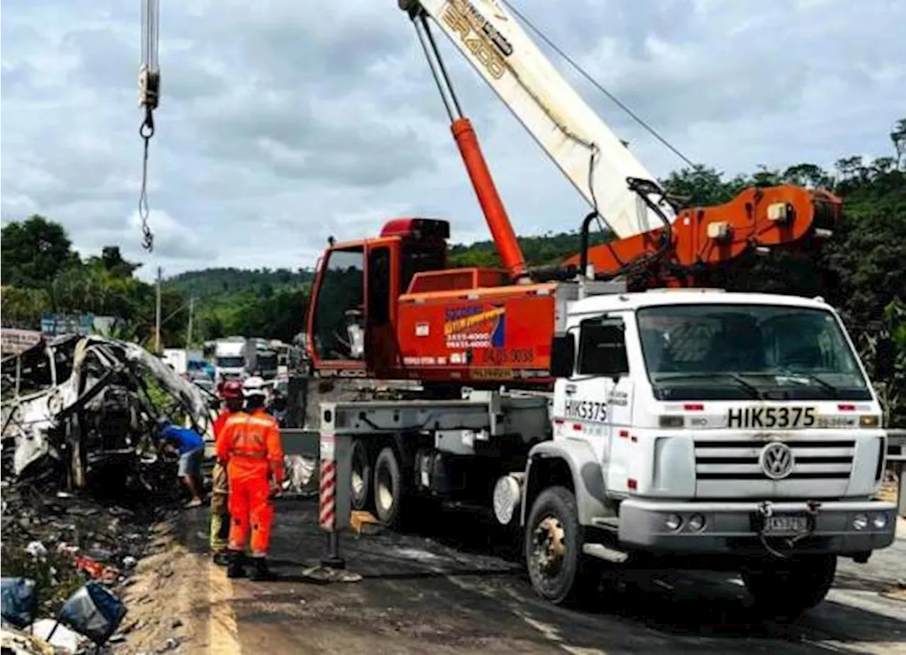 Treinta y ocho muertos, tras choque entre autobús y camión en sudeste de Brasil