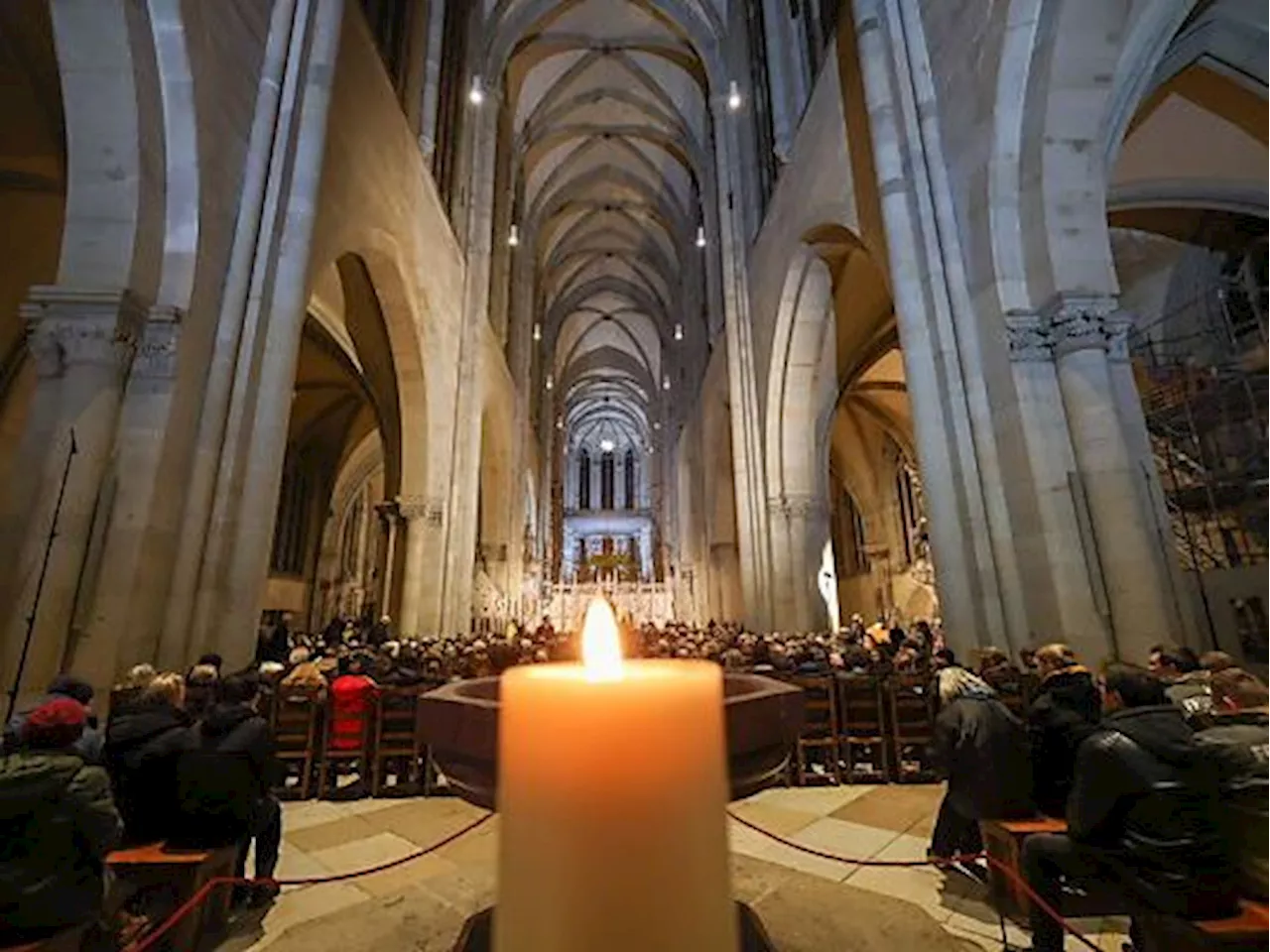 Hunderte Menschen beteiligen sich an Gedenken in Magdeburg