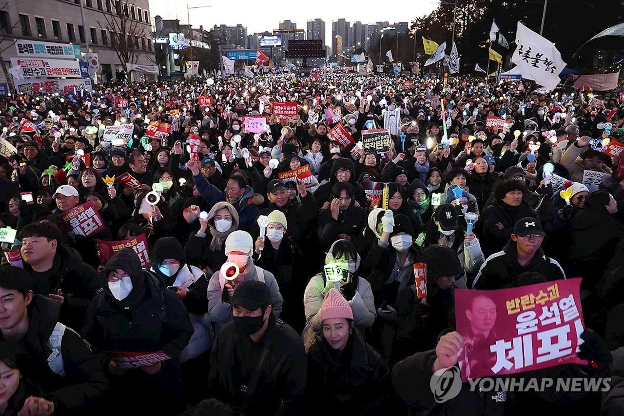 탄핵표결 때 '여풍' 거셌다…여의도엔 20대·광화문엔 70대