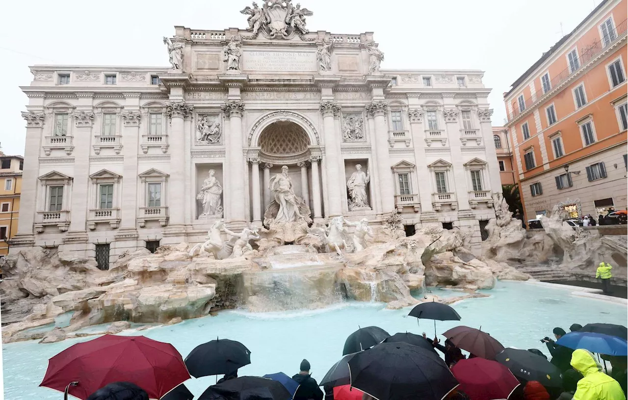 Italie : Toute propre, la fontaine de Trevi rouvre à Rome avec un accès restreint aux touristes