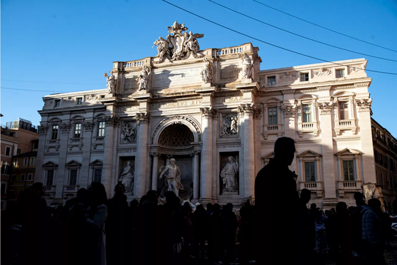 Giubileo: riapre Fontana Trevi, si visita 400 per volta