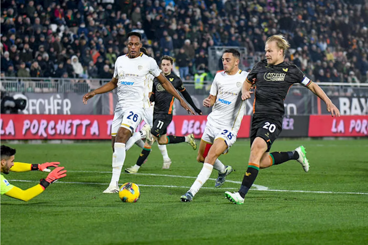 Serie A: Venezia batte Cagliari 2-1