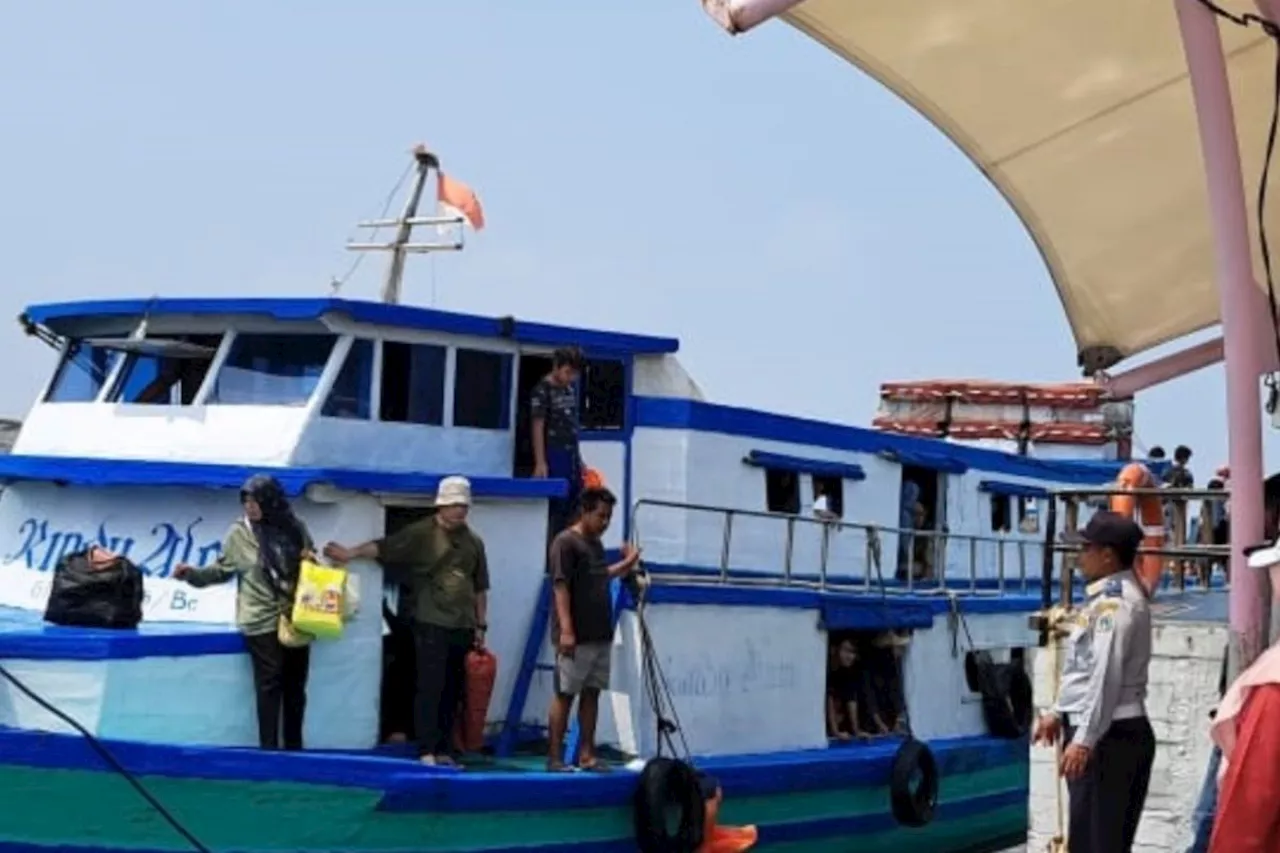 Ratusan wisatawan tiba di Kepulauan Seribu pada Minggu