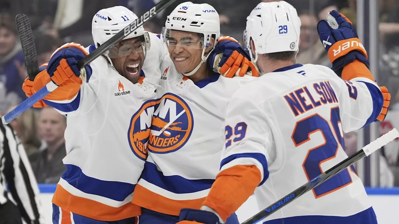 Bo Horvat has goas and 2 assists in the Islanders' 6-3 victory over the Maple Leafs