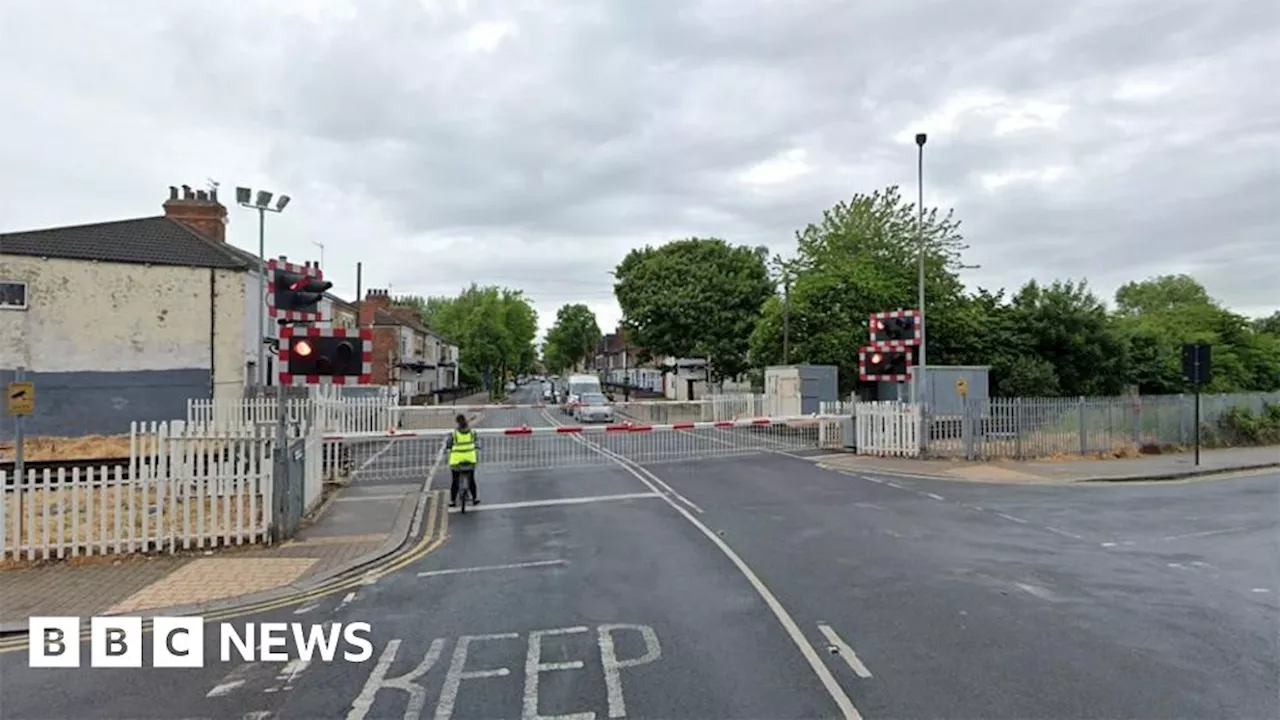 Hull and Grimsby rail crossing incidents cause 73 hours of delays