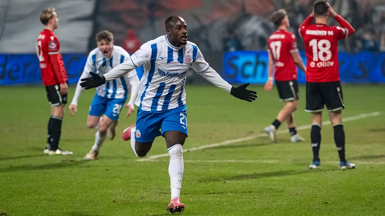 Hansa Rostock trifft in letzter Sekunde: Kinsombi lässt die Kogge fliegen