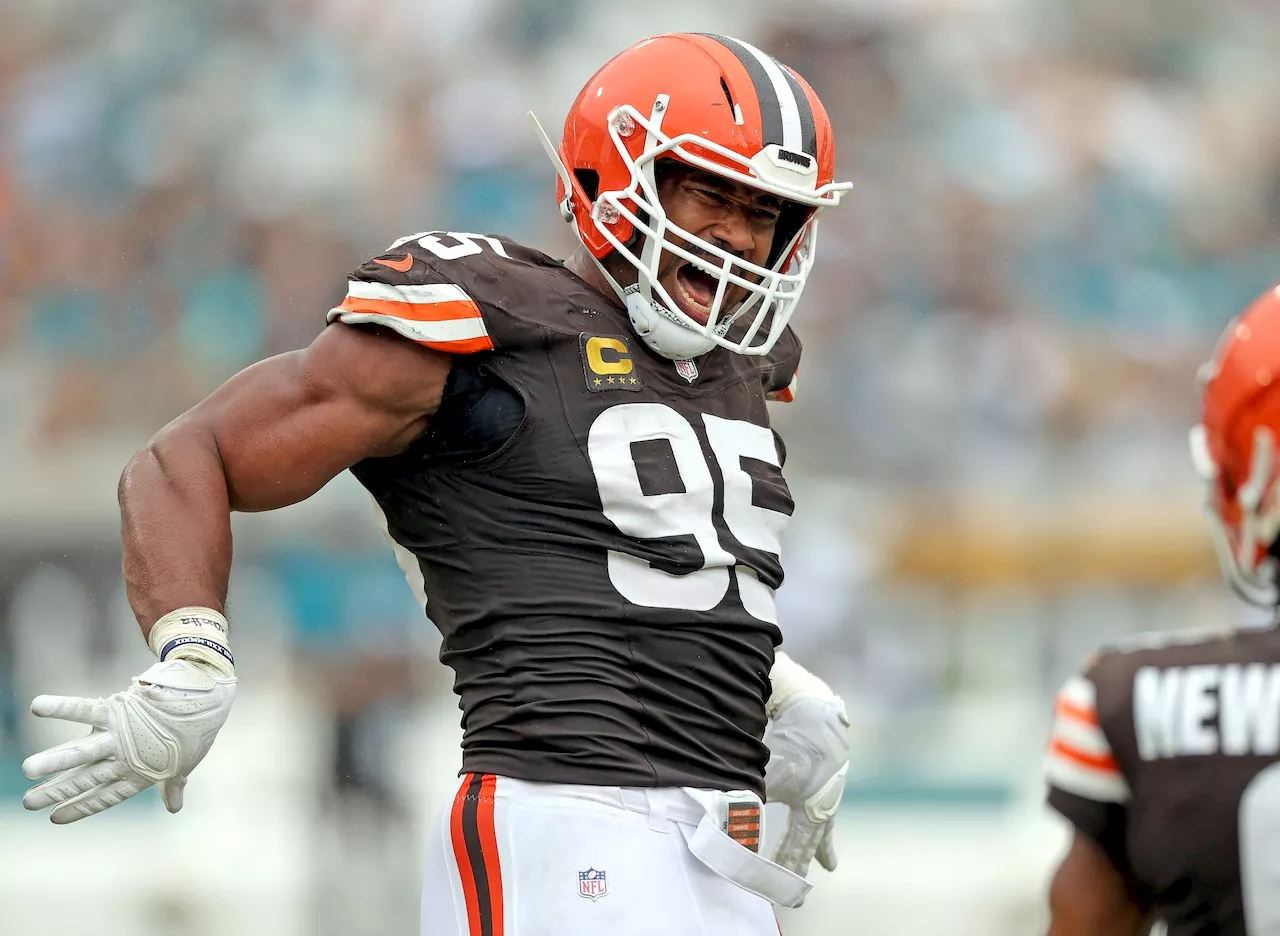 Browns DE Myles Garrett reaches the coveted 100 sack milestone vs. Joe Burrow