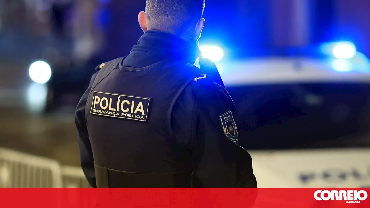 Engenhos pirotécnicos lançados perto de restaurante em Sintra