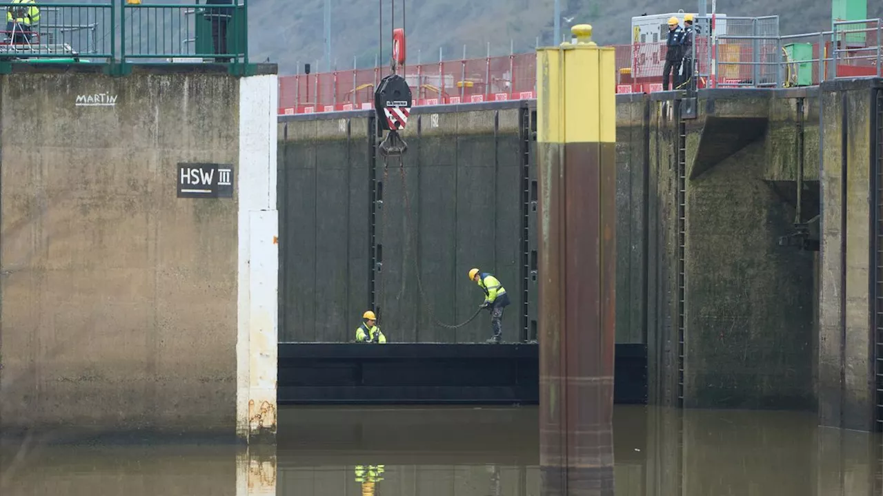 Schnelle Notschleusungen: Bis Weihnachten könnten alle Schiffe auf der Mosel freikommen