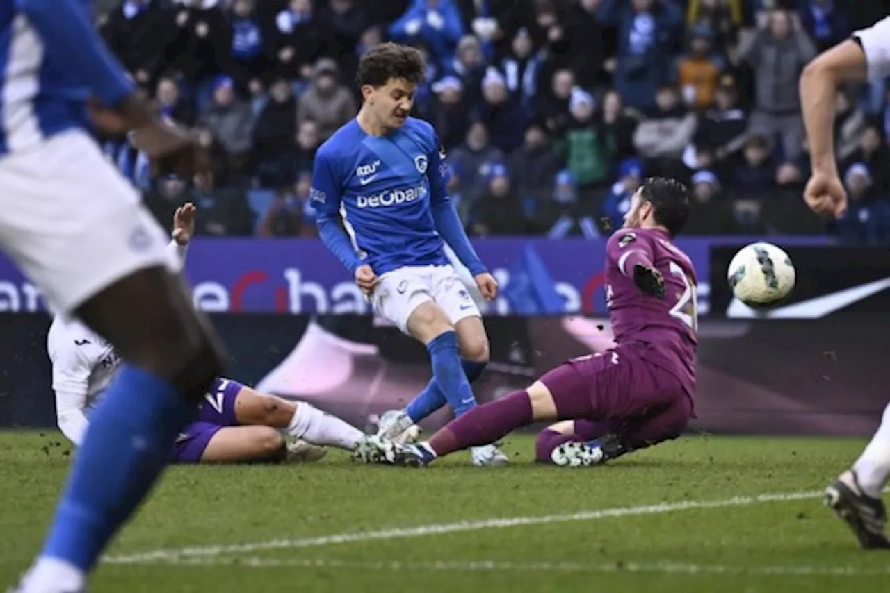 Genk wint overtuigend van slap Anderlecht en verstevigt leiderspositie (2-0)