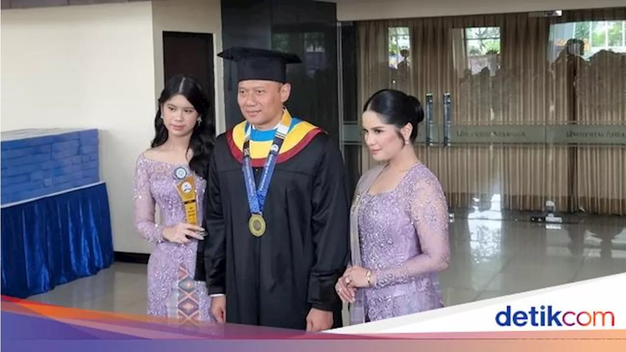 Wisuda di Momen Hari Ibu, AHY Berkaca-kaca Ingat Bu Ani