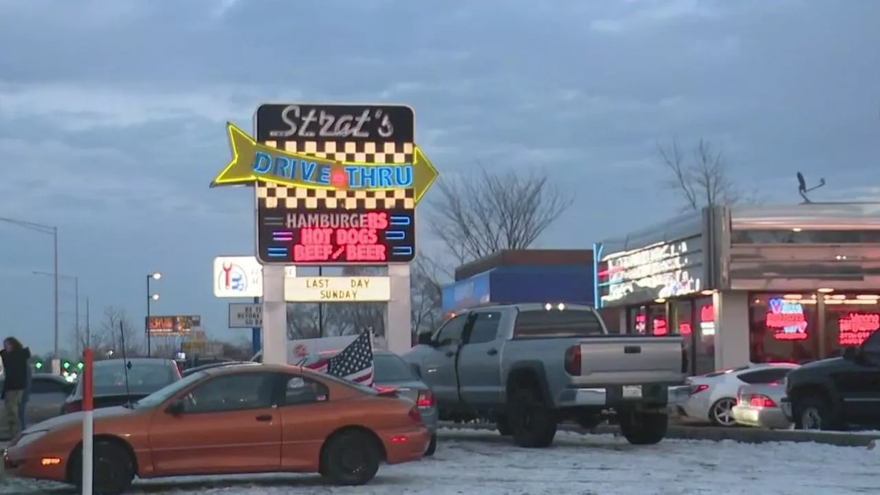 Strat's in Villa Park closing after 38 years, draws crowds and police warnings