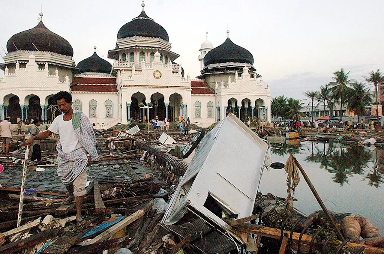 Arsip Foto ”Kompas”: Tsunami Aceh, Tragedi Terbesar Abad Ini