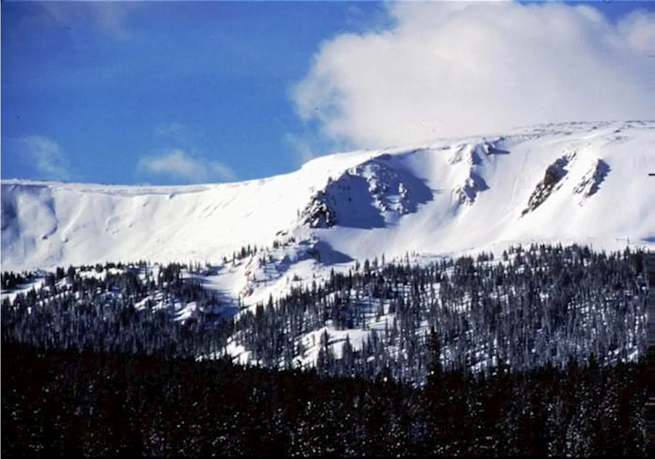 174 Colorado skiers and snowboarders rescued after a lift cracks