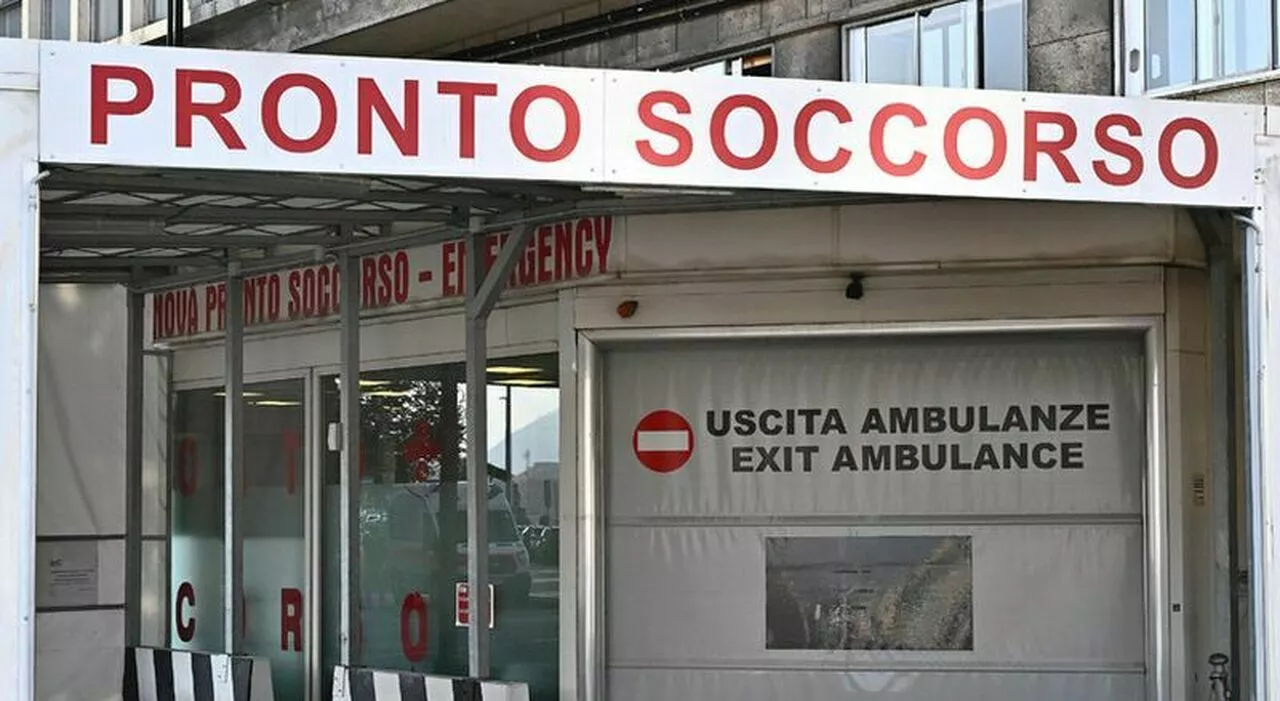 Aggressione al pronto soccorso, testata a un'infermiera e 4 poliziotti feriti: tre persone coinvolte, arrestat