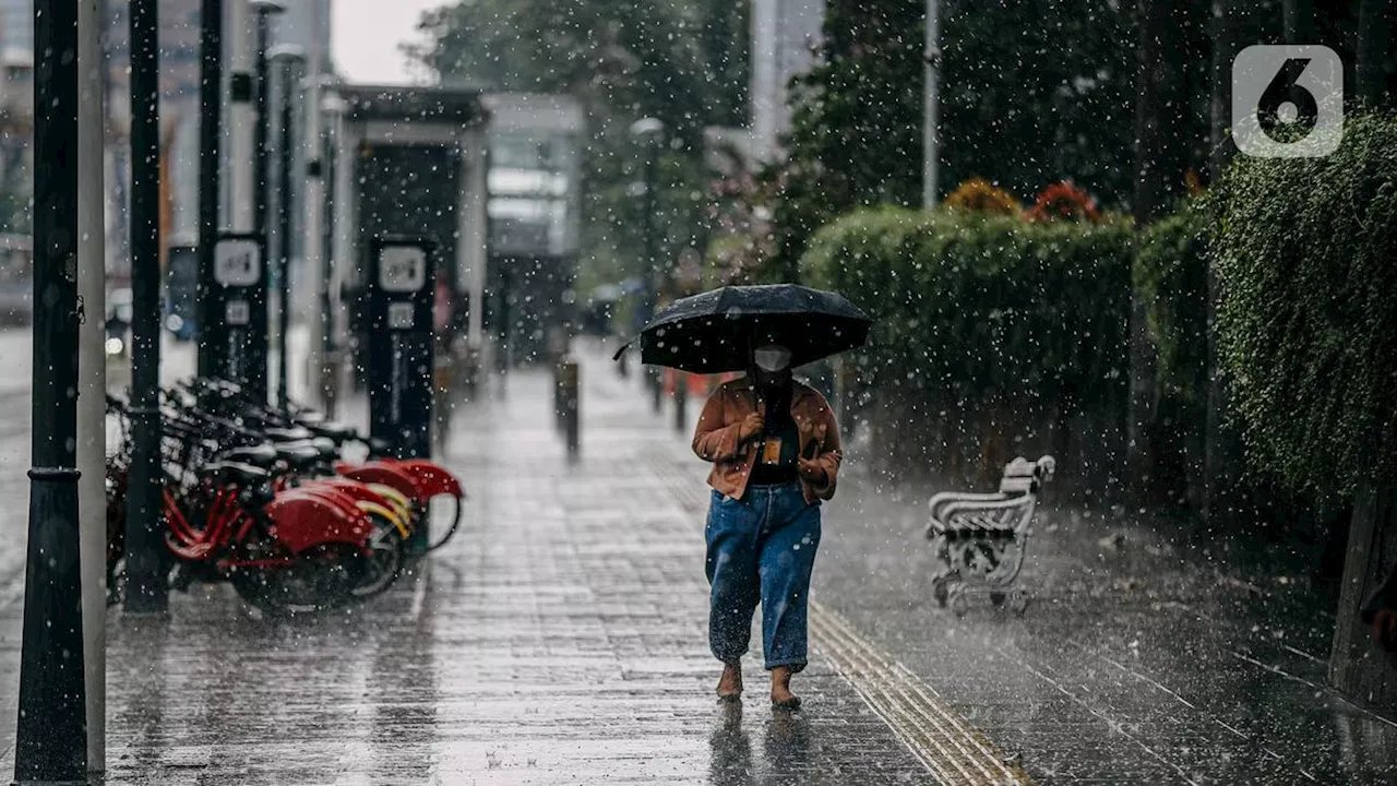 Jelang Libur Nataru, Sejumlah Wilayah Jakarta Berawan Tebal pada Minggu Pagi