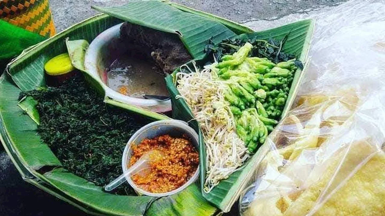 Pecel Semanggi, Kuliner Khas Surabaya yang Bermanfaat untuk Kesehatan