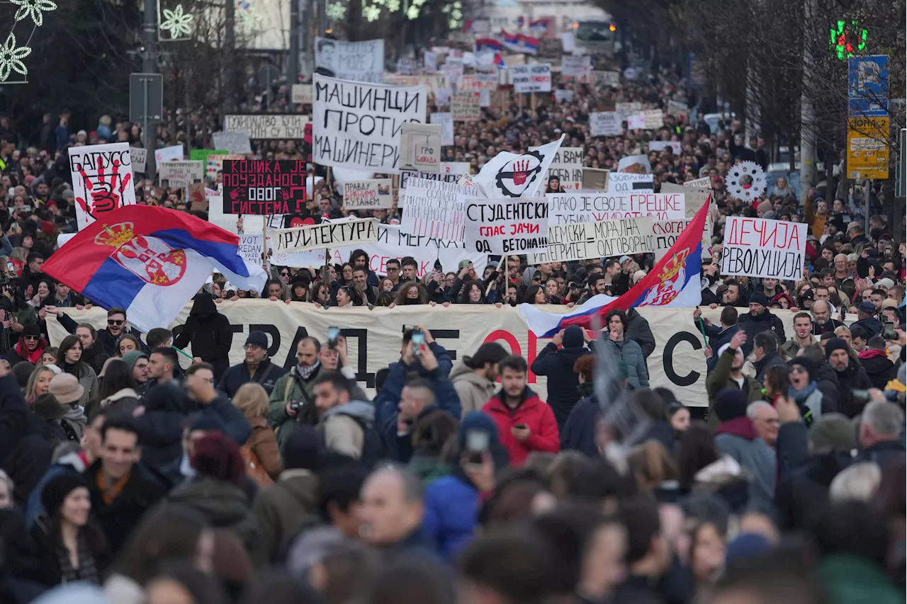 Thousands stream into Belgrade square to protest against populist Serbian leadership