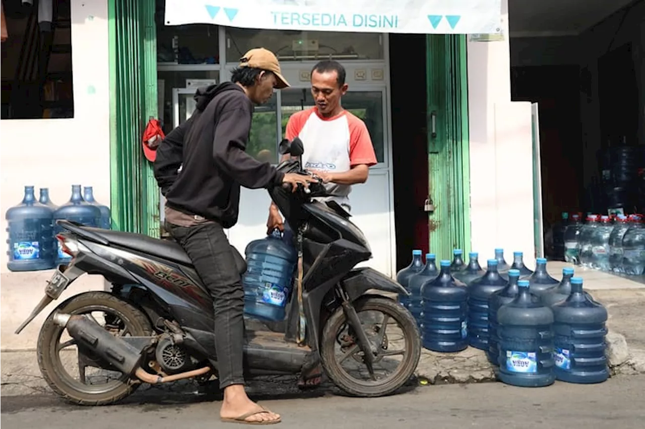 Konsumsi Air Minum Masyarakat Masih Didominasi oleh Air Isi Ulang