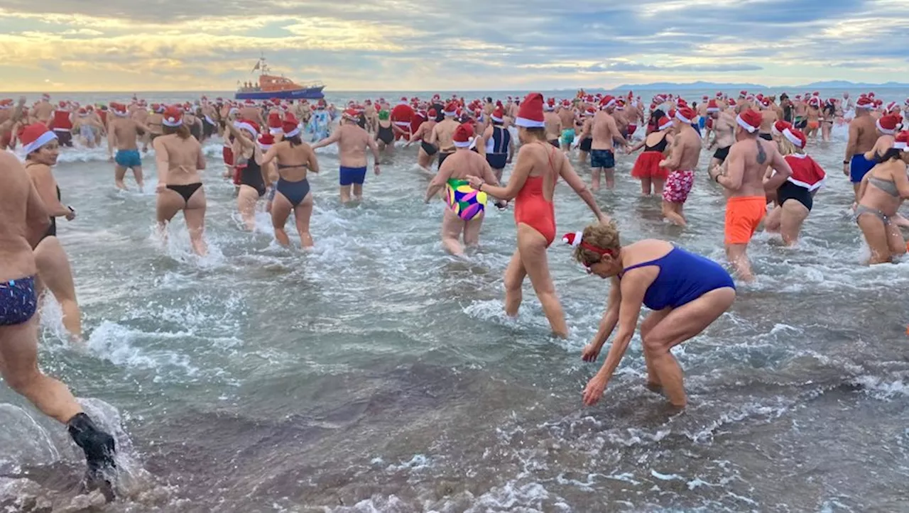 Pour ses 40 ans le bain de Noël de Valras-Plage a réuni 550 baigneurs