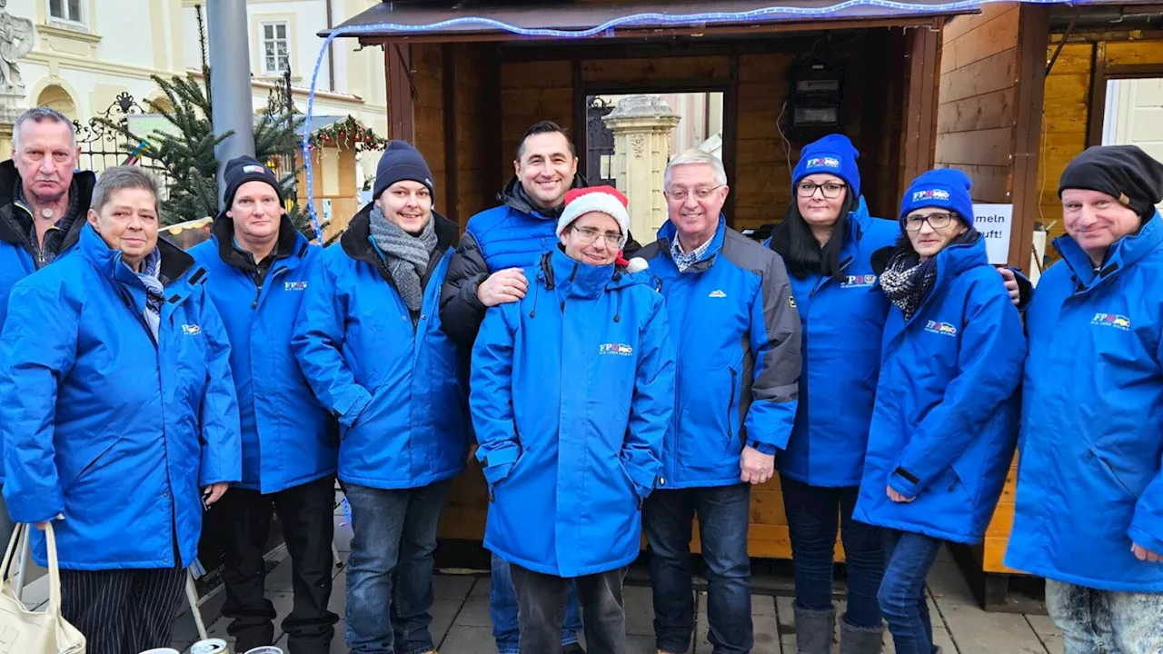 FPÖ Schwechat feierte „Heimat-Advent“ am Hauptplatz