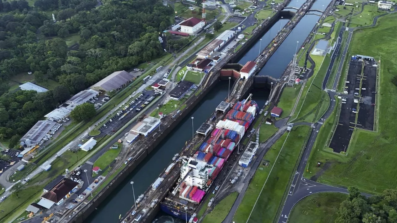 Trump amenaza con intentar recuperar el Canal de Panamá; el presidente Mulino lo rechaza