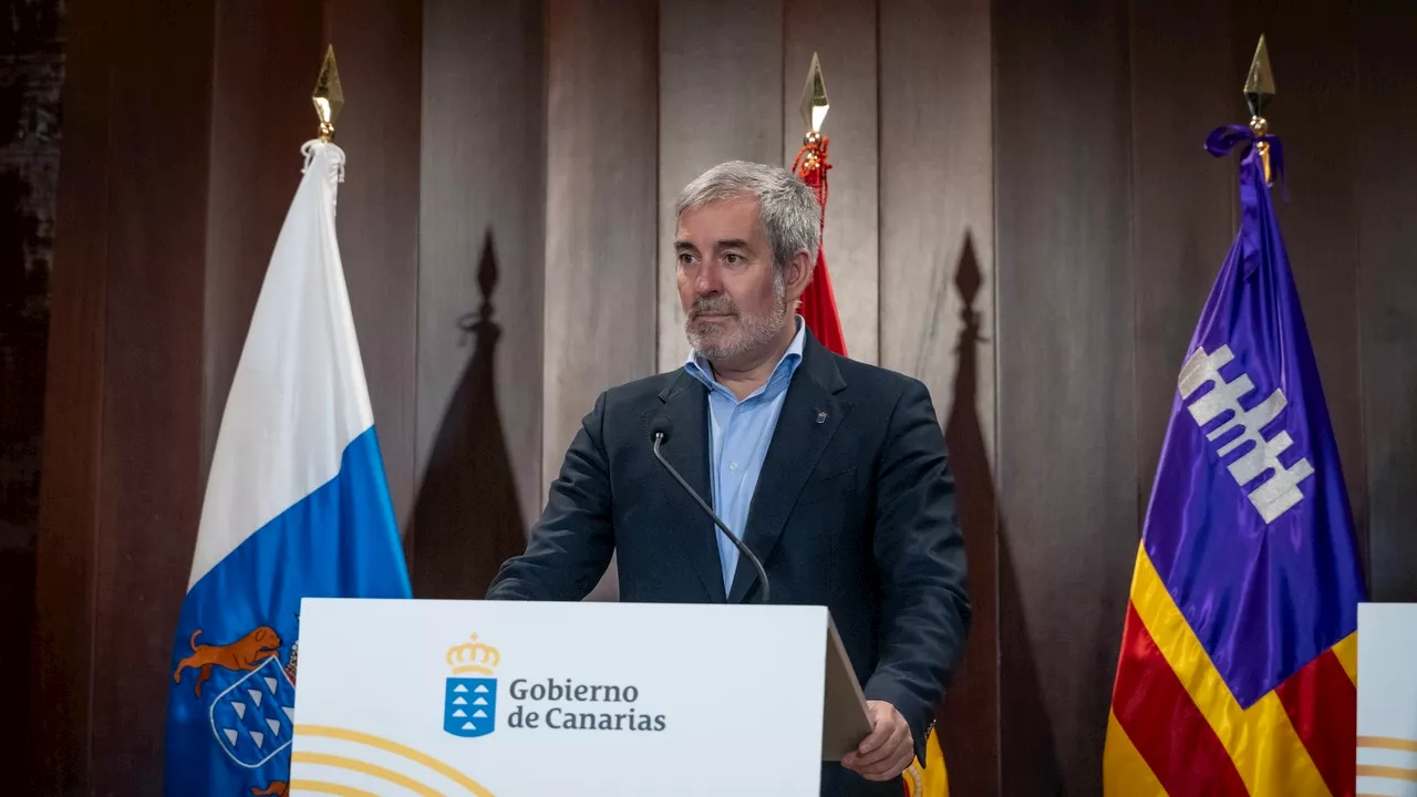 Fernando Clavijo pide la salida 'urgente' de Canarias de '4.000 menores migrantes': '