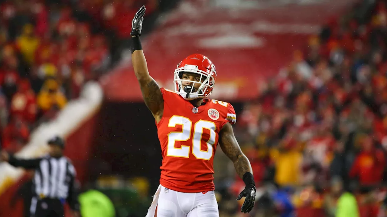 Steve Spagnuolo's Latest Answer on KC Chiefs Activating Steven Nelson Is Telling